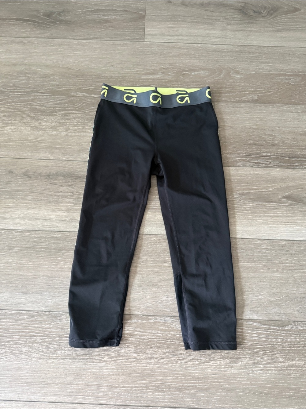 GAP Women Black Capri Leggings with Neon Yellow Waistband